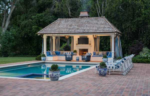 Creating the Perfect Outdoor Pool Experience: Design,Maintenance,and Eco-Friendly Solutions