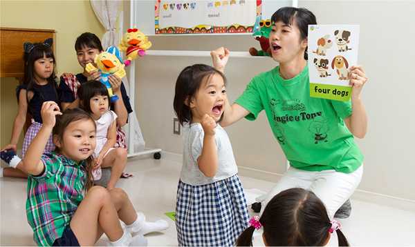 幼稚園の英語教師：未来を育む、遊びと学びの懸け橋に